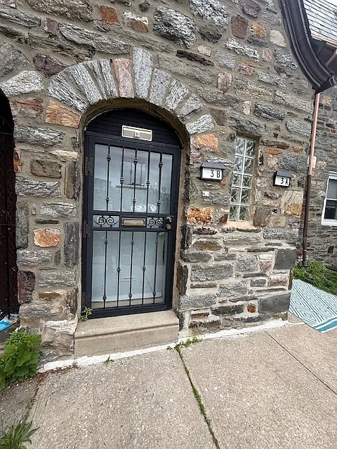 2 bed, 926 sqft, $1,600 — Photo 1