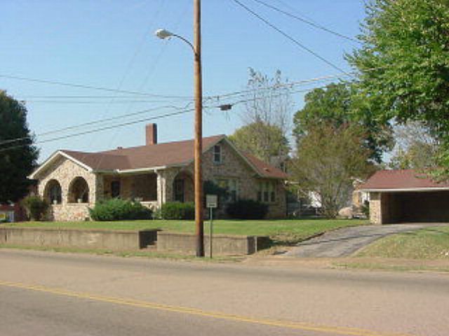 1st image of 602 E Wood St