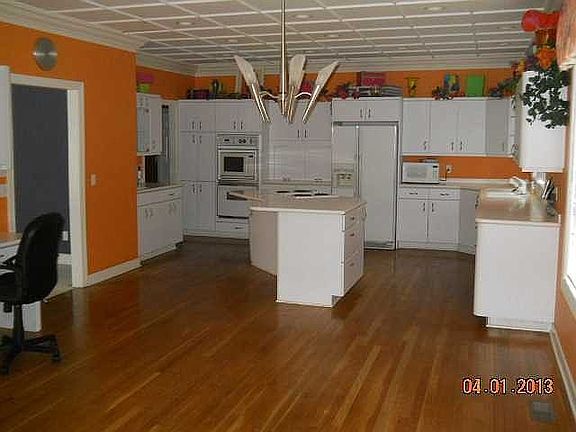 3rd image of 2415 Pine Hollow Dr