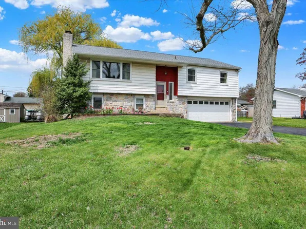 410 Laurelwood Dr, Douglassville, PA 19518