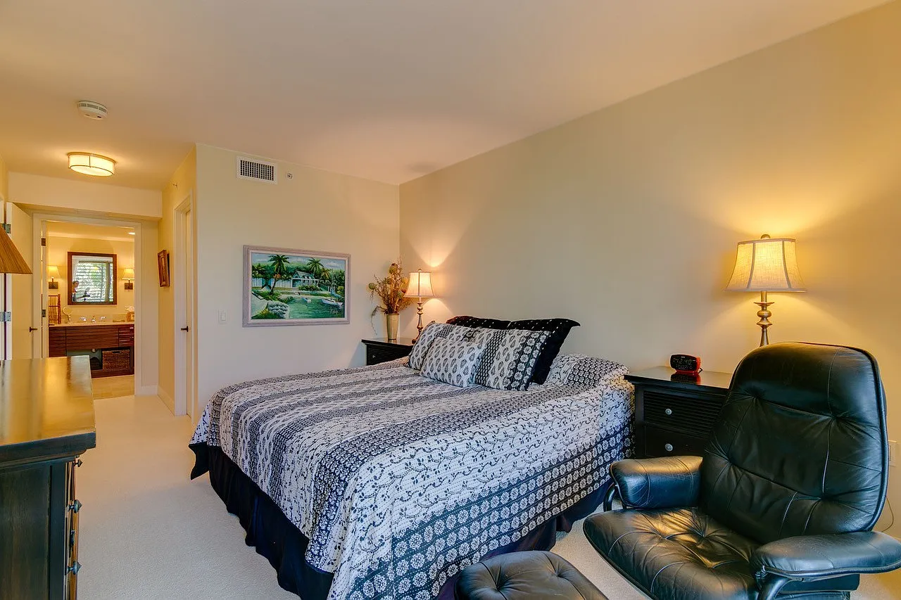 Fully Furnished 2 bedroom in Waikiki! One-Month pricing available! — Photo 4