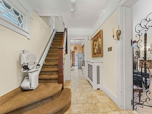 3rd image of 2131 Strang Ave #1