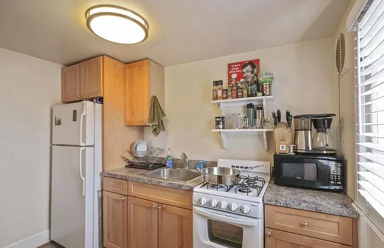 231 E 2nd St #3B — Photo 3