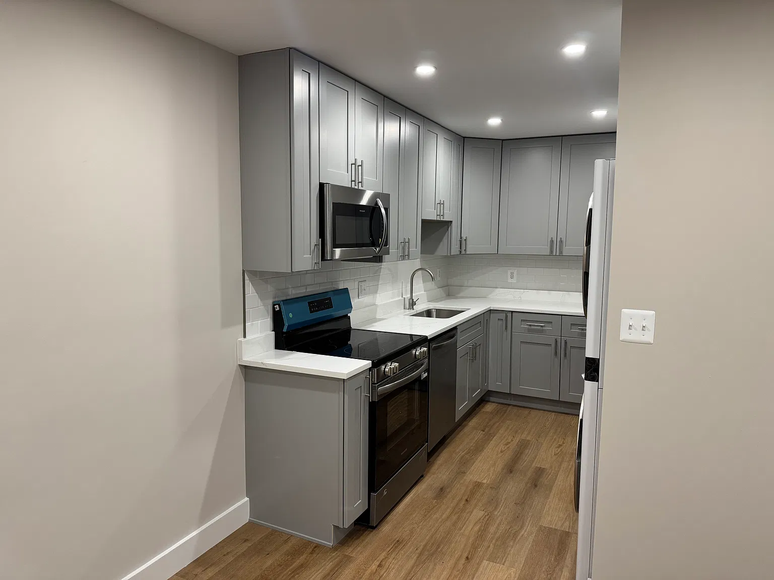 2 bed, 882 sqft, $2,450 — Photo 3