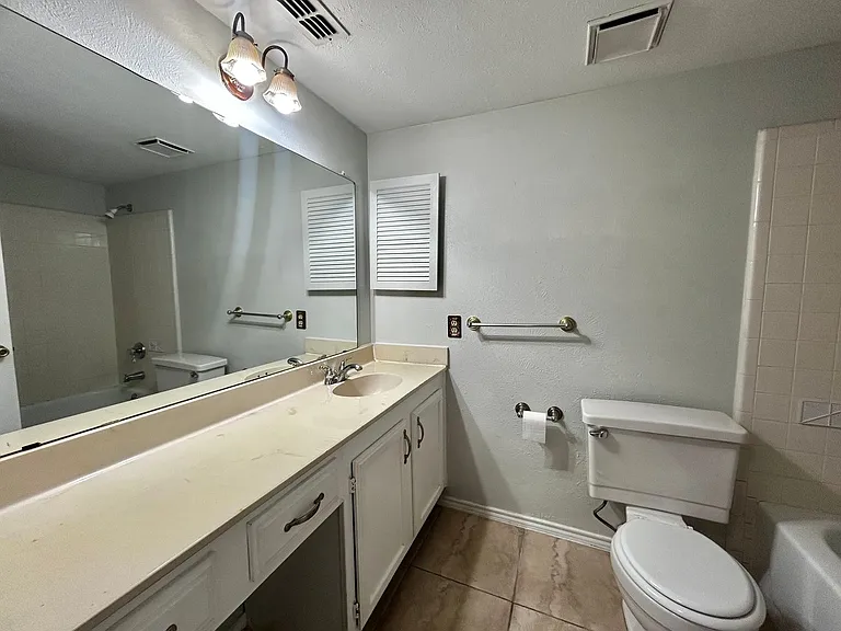 4205 Greencrest Dr — Photo 20