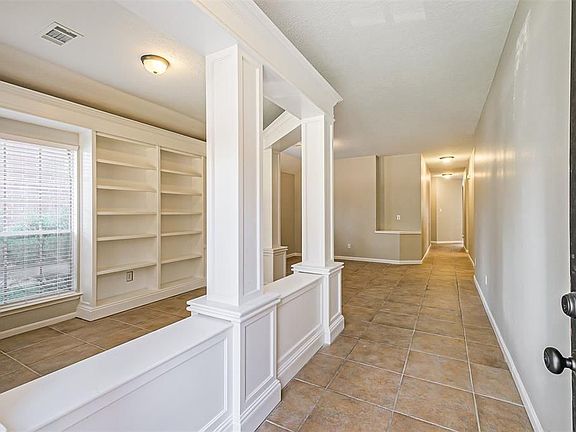 4th image of 20322 Maple Village Dr