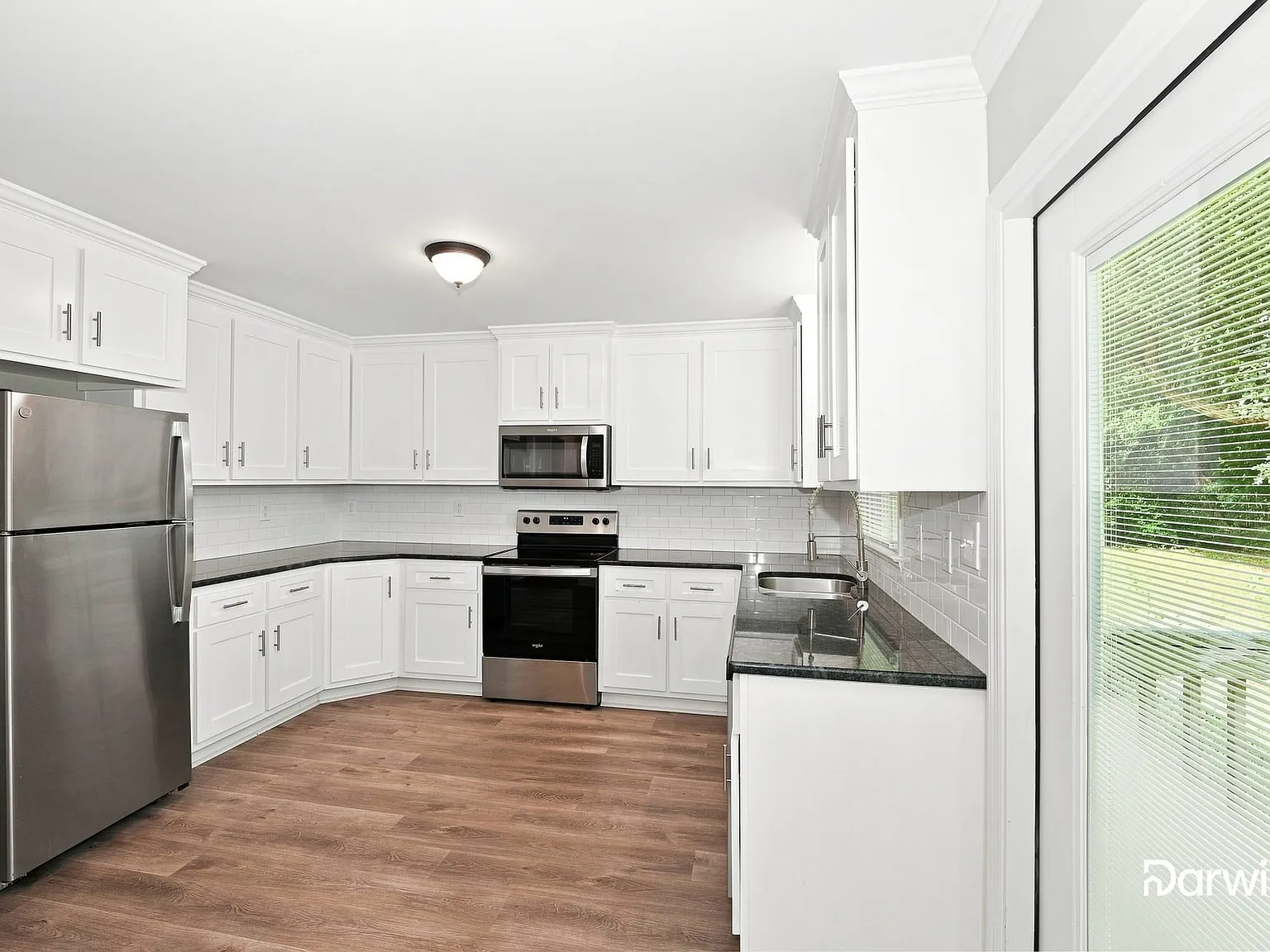 3 bed, 2.0 bath, 1560 sqft, $1,905 — Photo 3