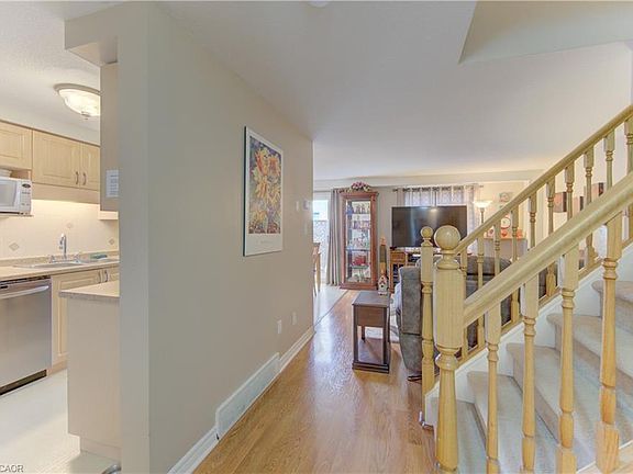 5th image of 60 Foxglove Cres