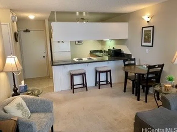 3045 Ala Napuaa Pl APT 1401, Honolulu, HI 96818