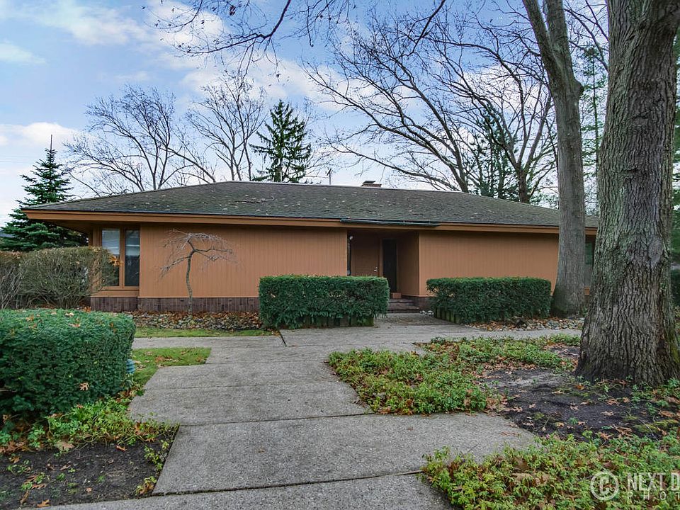 1st image of 749 Moulton Ave