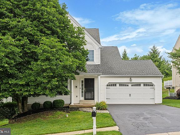 2nd image of 422 Carpenters Cove Ln