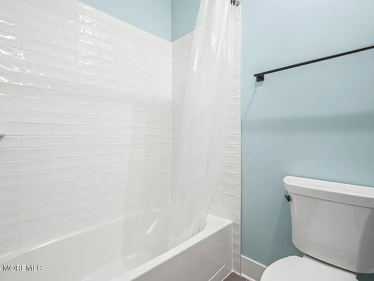 300 Asbury Ave #14 — Photo 16