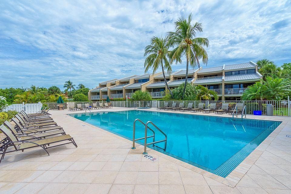 1133 W Ocean Dr 8 Key Colony Fl 33051 Mls 592947 Zillow