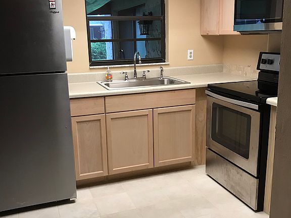 4th image of 40 Wentworth Ln