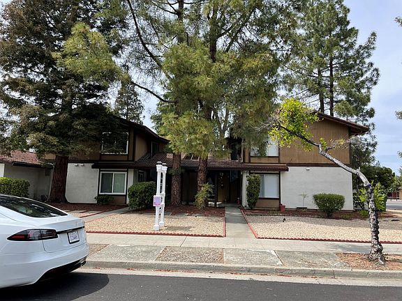 Nice and quiet residential community. One block from El Camino Los Gatos Hospital.