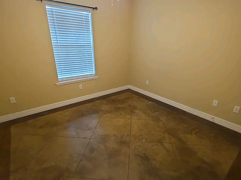 2500 Creekwood Dr — Photo 4