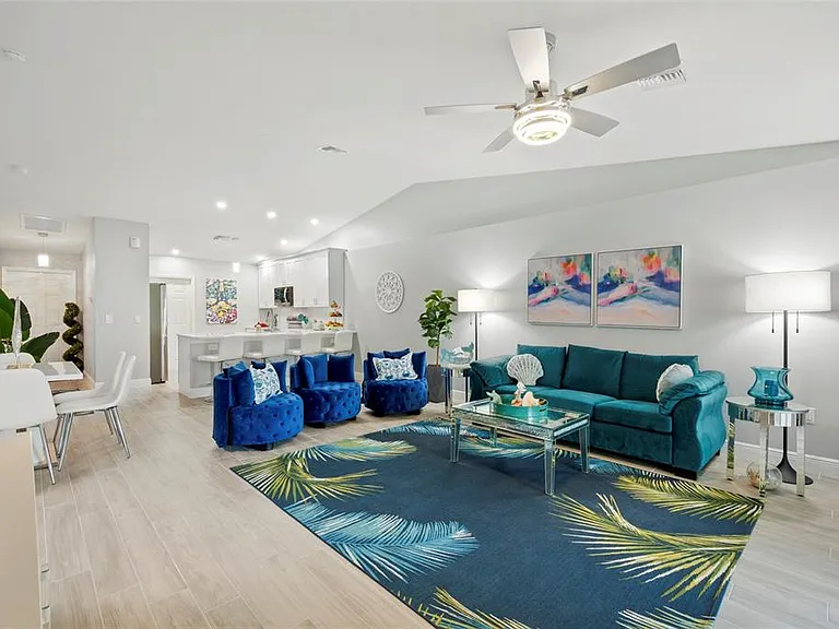 2098 Como St — Photo 16