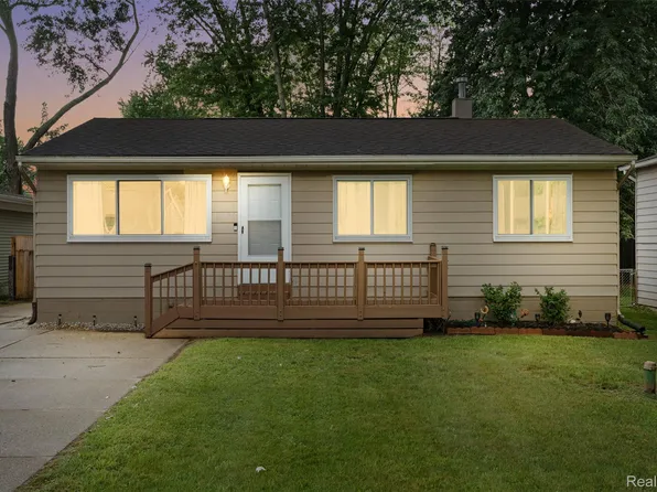 2235 Mentone St, Wolverine Lake, MI 48390
