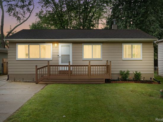 2235 Mentone St, Wolverine Lake, MI 48390