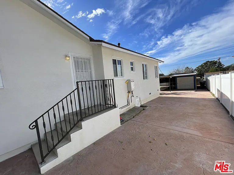 10631 Tinker Ave — Photo 6