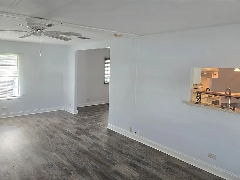 612 Pine Grove Ct — Photo 3