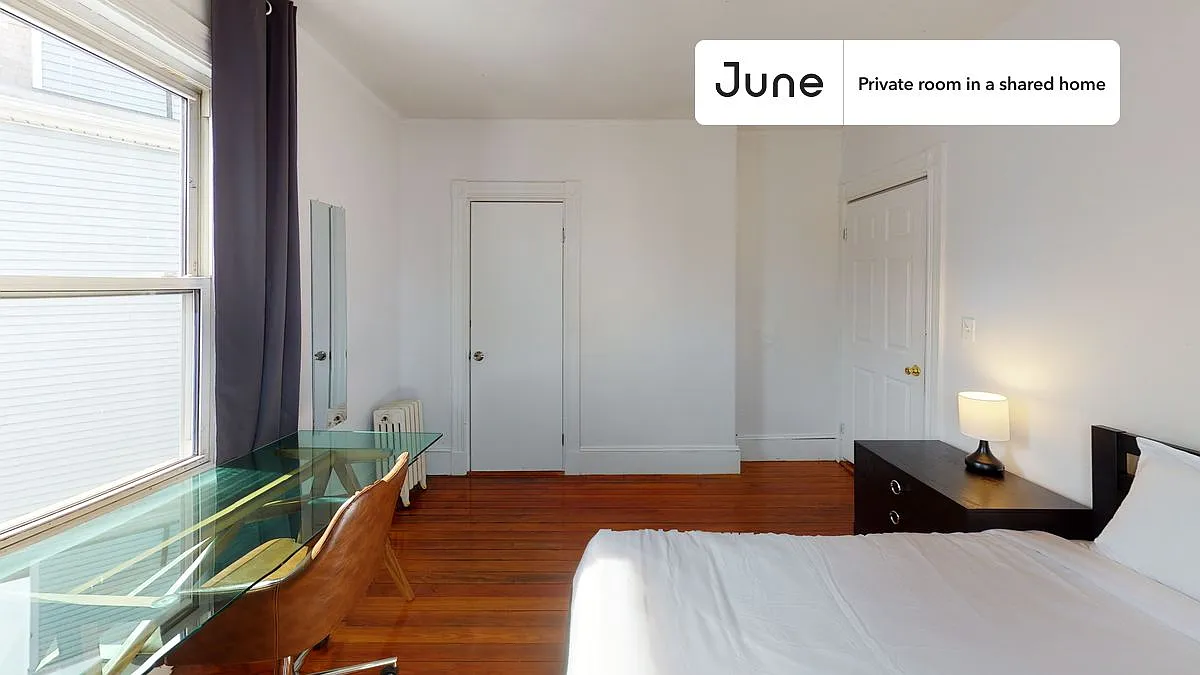 Queen bedroom in 6 bed/2 bath home in Allston #539 C — Photo 3