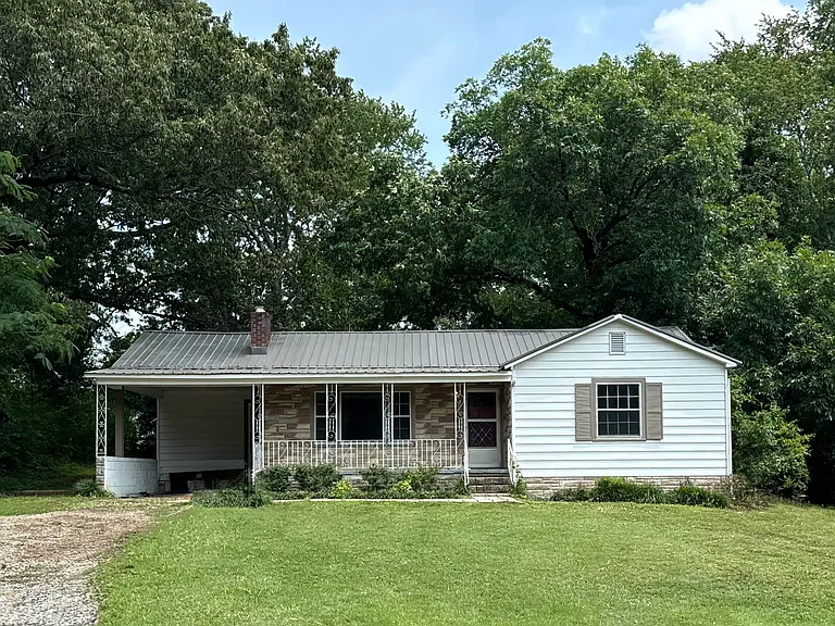 214 Randolph Ct — Photo 1