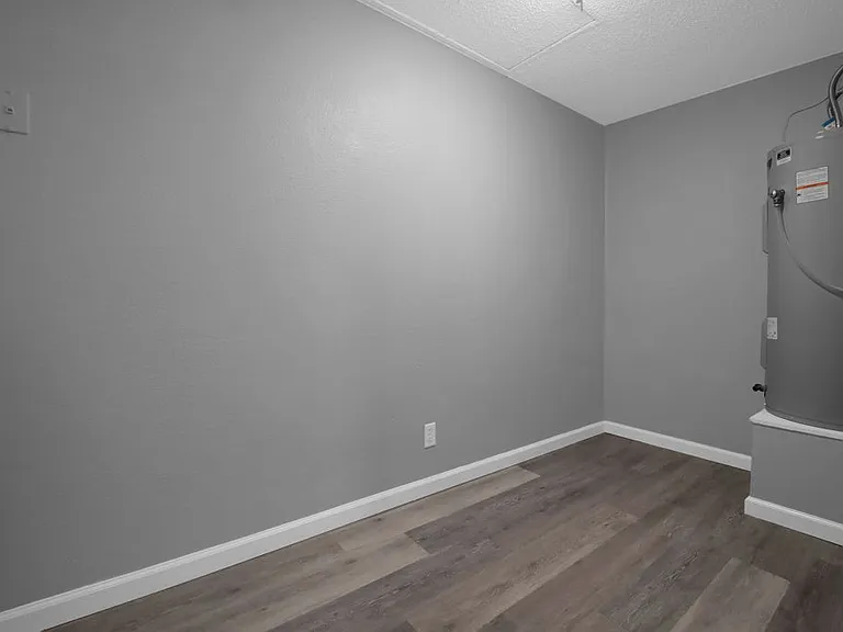 Plumwood Apartments — Photo 10