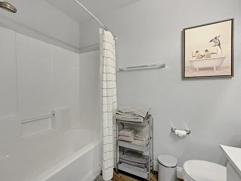 2239 Le Conte Ave — Photo 51