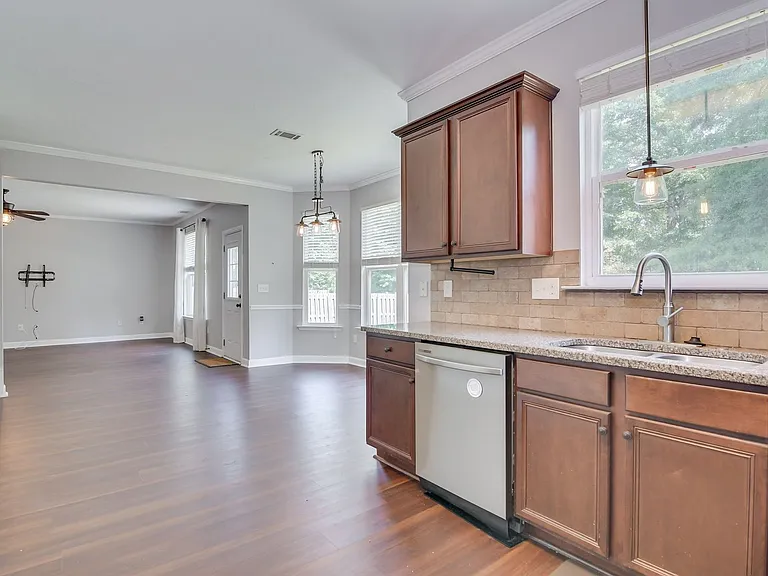 511 Sebastian Dr — Photo 23