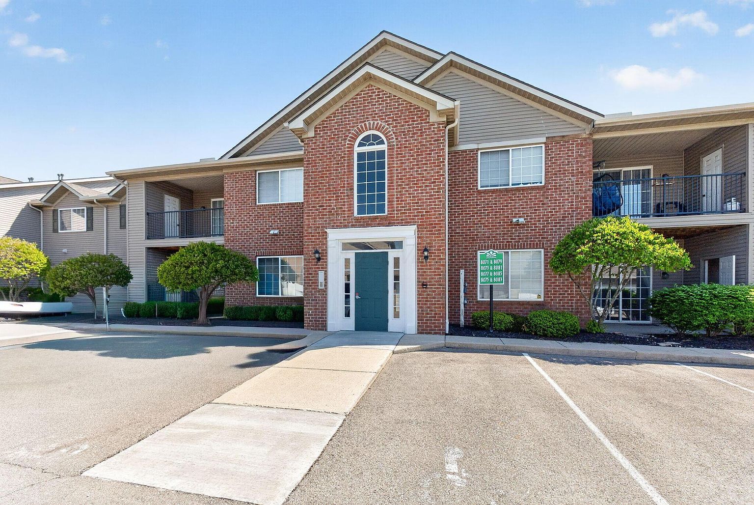 Listing photo 2 for 8075 Cranes Crossing Dr