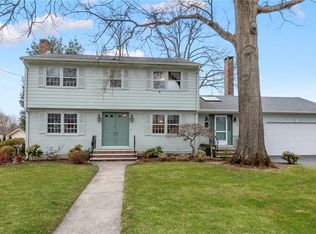 217 Belvedere Dr, Cranston, RI 02920