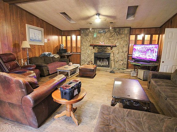 2nd image of 204 E 9th St