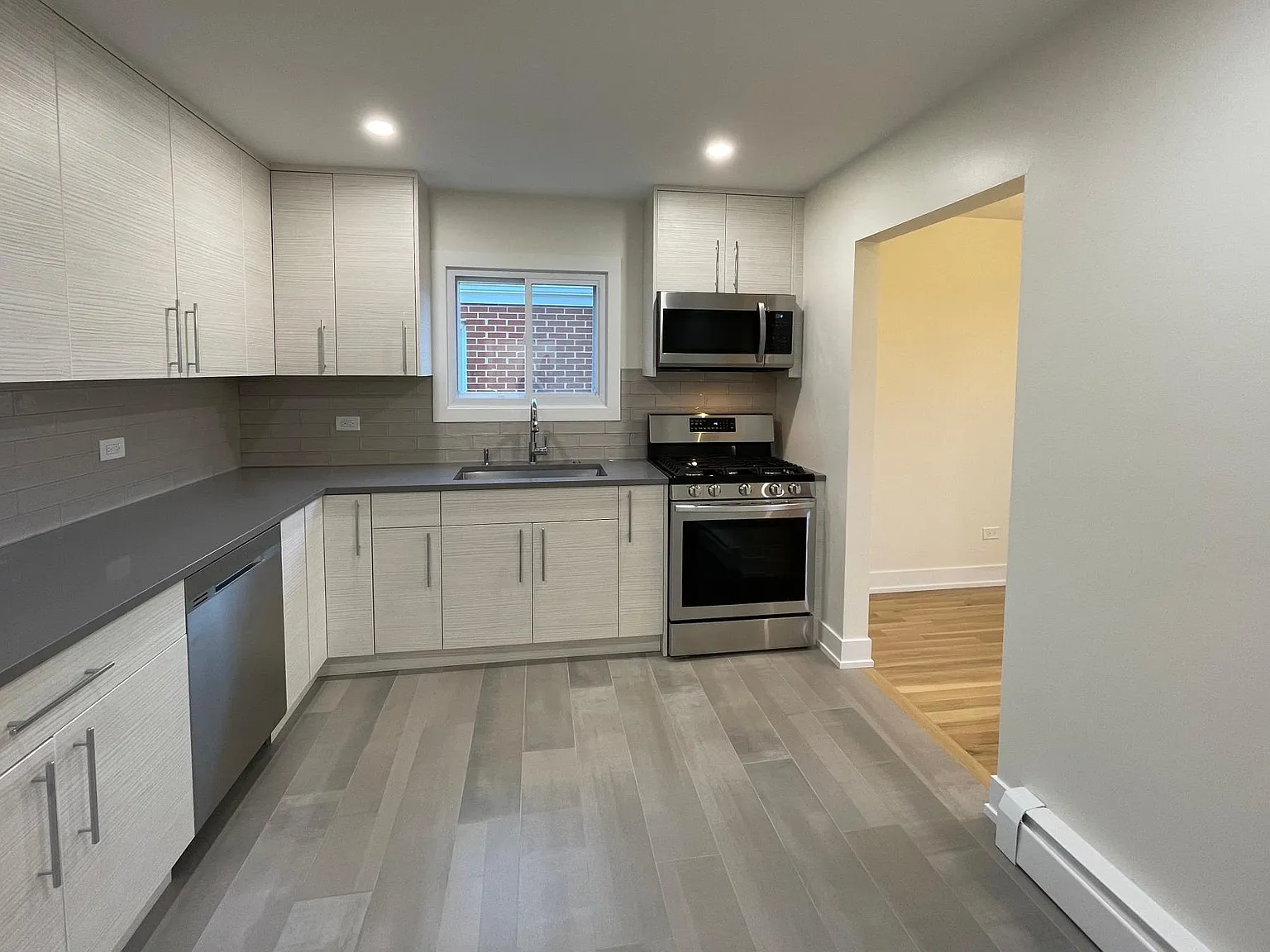 3 bed, 1.5 bath, 1600 sqft, $2,450 — Photo 3