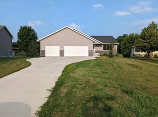 1007 Prairie Ridge Ln, Lester Prairie, MN 55354