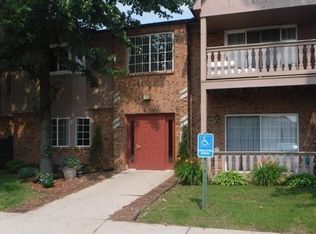 30626 Oakridge Manor Dr, Roseville, MI