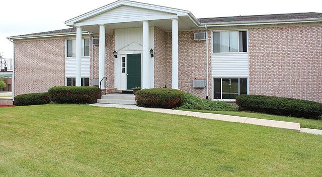 1st image of 623 Dean Dr APT 8