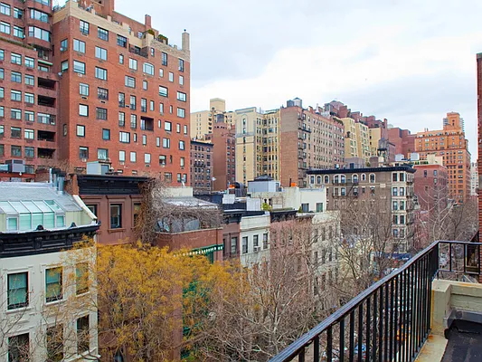 Sold by Sotheby's International Realty | media 4