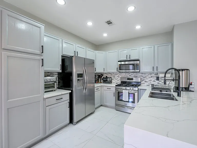 8009 Nestled Vista Ave — Photo 9