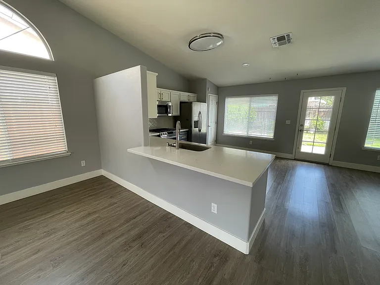 9361 Castleview Dr — Photo 19