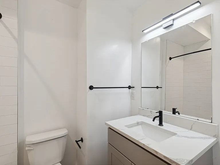 2219 N Hope St — Photo 20