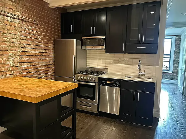 133 E 4th St #1210 — Photo 3