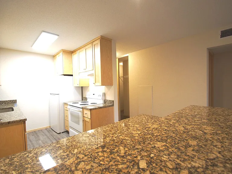Larpenteur Estates Apartments — Photo 97