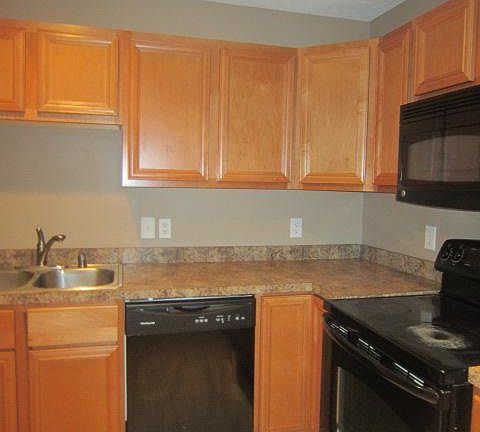 5th image of 318 Hickory Hill Dr
