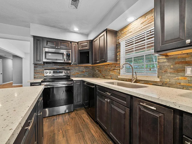 10519 Fawnview Dr — Photo 8