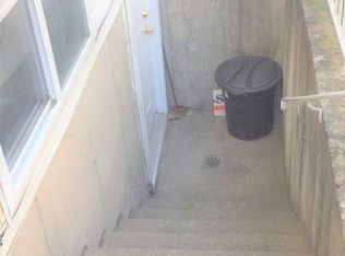 16 Moonlight Ct, Staten Island, NY 10314