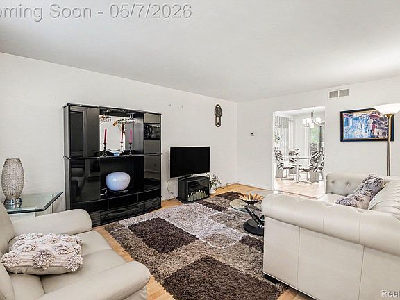 3rd image of 3120 N Summers Rd