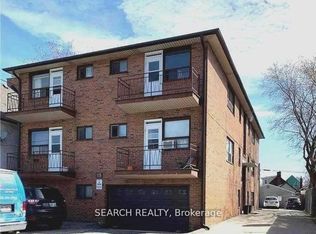 115 8th St #2, Toronto, ON M8V 3C5