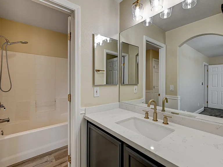 9610 Hawk Cliff Ave60_06012026