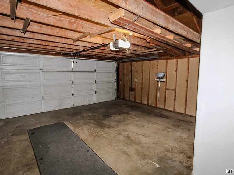 541 Spruce Ln — Photo 16